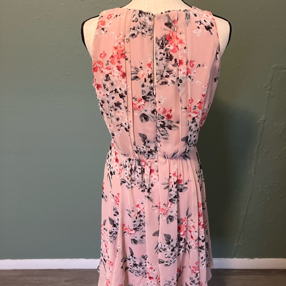 Spring Floral Keyhole Dress - Picture 10 of 11